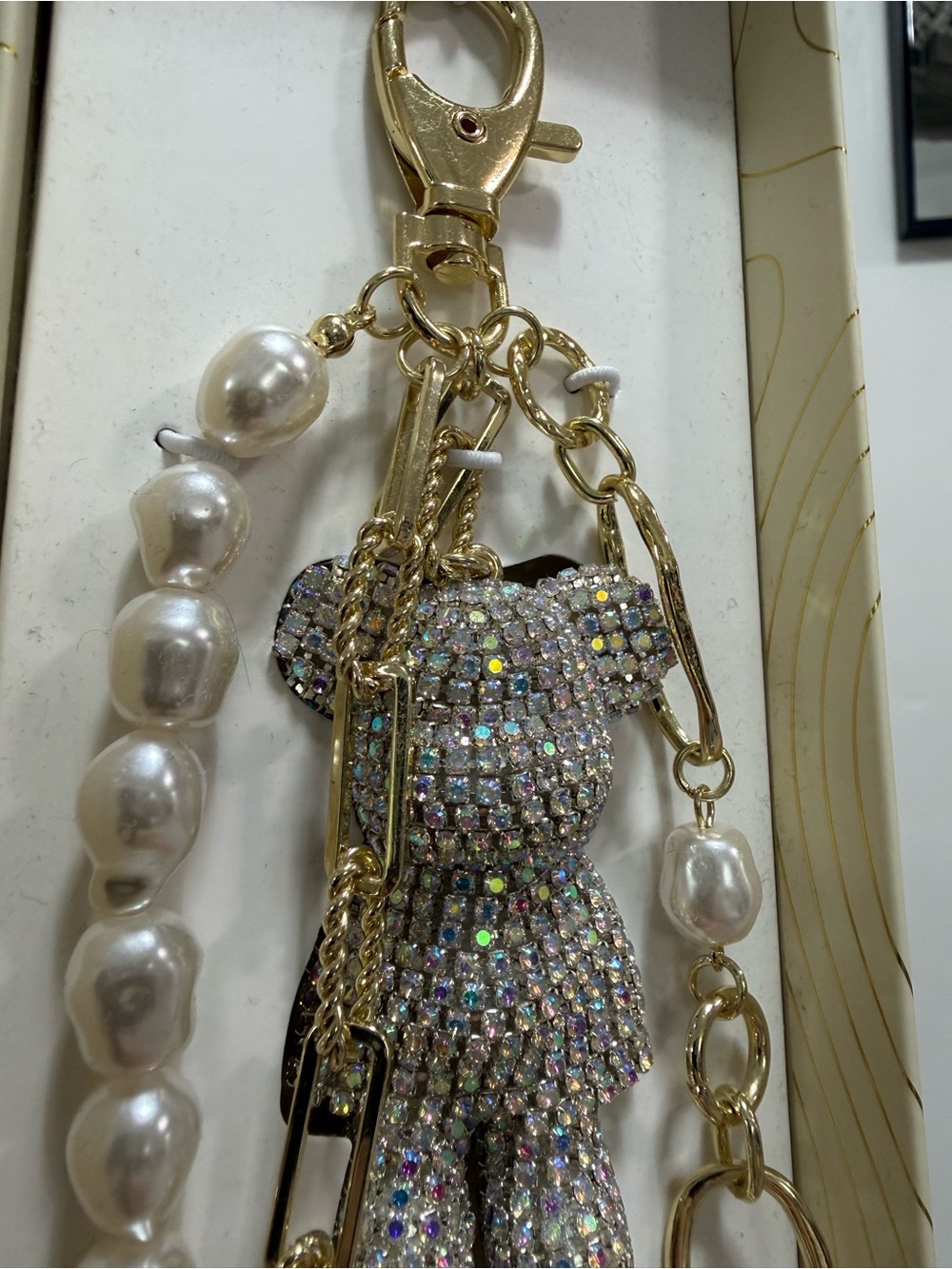 eye candy Gold-Tone Iridescent Crystal Bear & Heart Keychain Pearl Strand clip - Picture 3 of 4